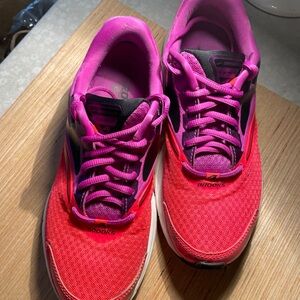 Brooks Launch 4 Women's Neon Pink and Magenta Running Shoes Size 8 great cond